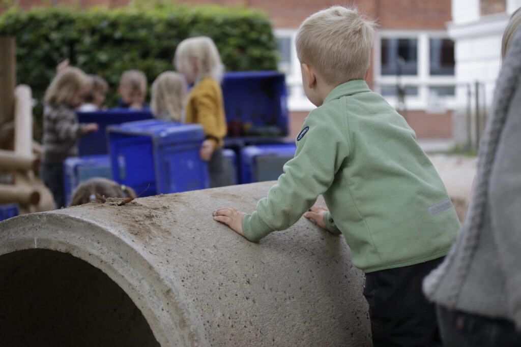 Barn leker på Förskolan Framtiden i Lund.